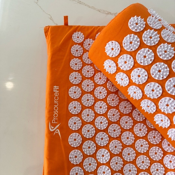 Acupressure Mat and Pillow Set - Picture 2 of 6